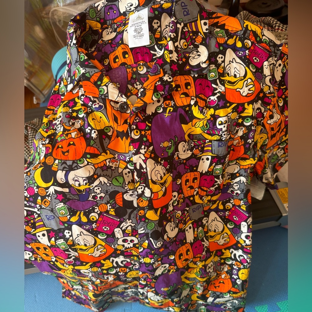 2022 Disney Halloween men’s button up